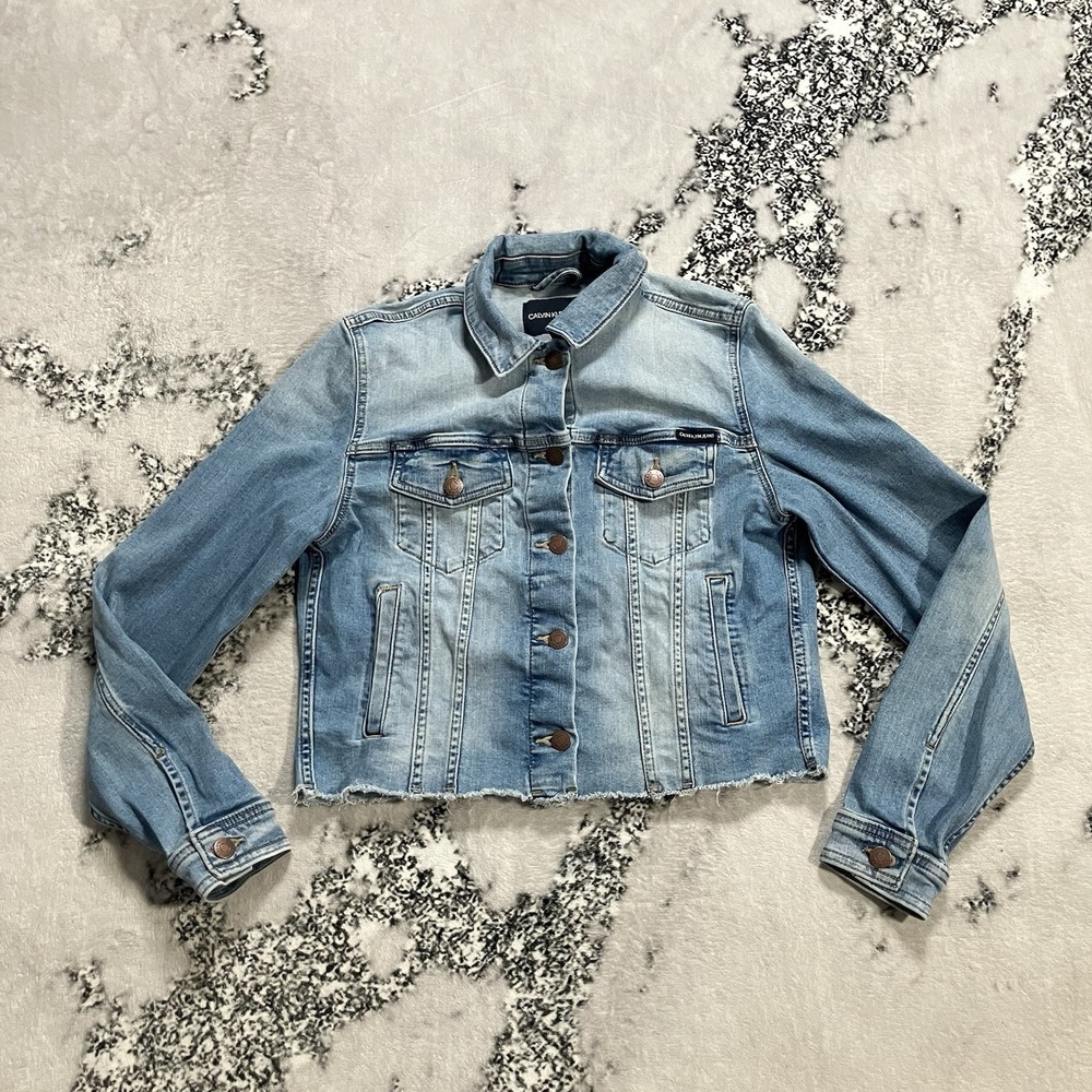 Calvin Klein Jeans Cropped Denim Jacket Women's Sz Medium Light‎ Wash Raw Hem